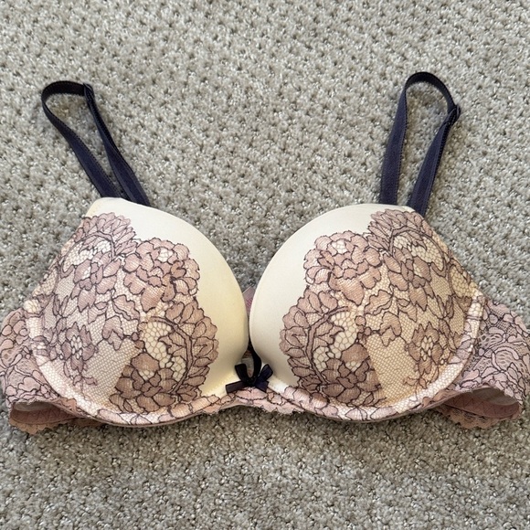 Victoria's Secret Cream and Purple Lace Overlay Bra - Picture 1 of 8